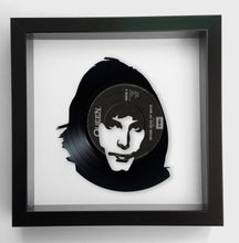 Laden Sie das Bild in den Galerie-Viewer, Queen 7" Vinyl Art Collection - Limited Edition