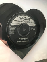 Cargar imagen en el visor de la galería, The Righteous Brothers - Unchained Melody - Heart - Vinyl Record Art 1965