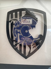 Laden Sie das Bild in den Galerie-Viewer, Gillingham - The Last Waltz - Engelbert Humperdinck Club Badge - Decca Vinyl Art