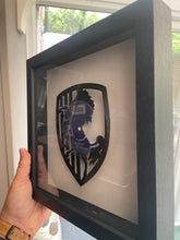 Laden Sie das Bild in den Galerie-Viewer, Gillingham - The Last Waltz - Engelbert Humperdinck Club Badge - Decca Vinyl Art