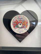 Afbeelding in Gallery-weergave laden, Queen 'Somebody to Love' Heart Shaped Vinyl Record Art 1976