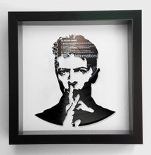 Laden Sie das Bild in den Galerie-Viewer, David Bowie - Scary Monsters - Original Vinyl Record Art 1980