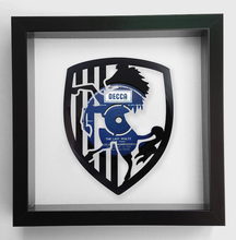 Laden Sie das Bild in den Galerie-Viewer, Gillingham - The Last Waltz - Engelbert Humperdinck Club Badge - Decca Vinyl Art
